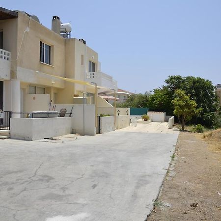 Peaceful Townhouse With Private Pool Near The Sea Apartment Пафос Екстериор снимка