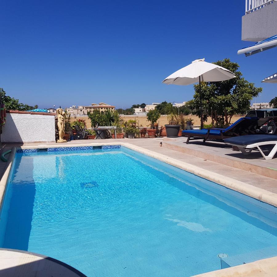 Peaceful Townhouse With Private Pool Near The Sea Apartment Пафос Екстериор снимка
