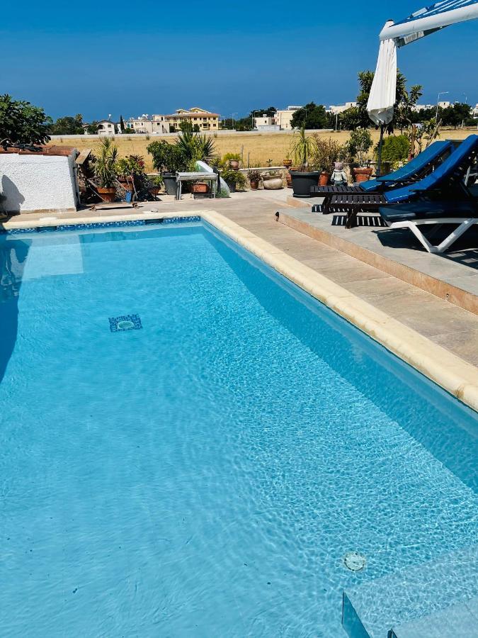 Peaceful Townhouse With Private Pool Near The Sea Apartment Пафос Екстериор снимка