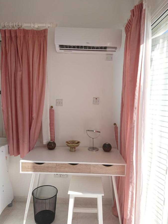 Peaceful Townhouse With Private Pool Near The Sea Apartment Пафос Екстериор снимка