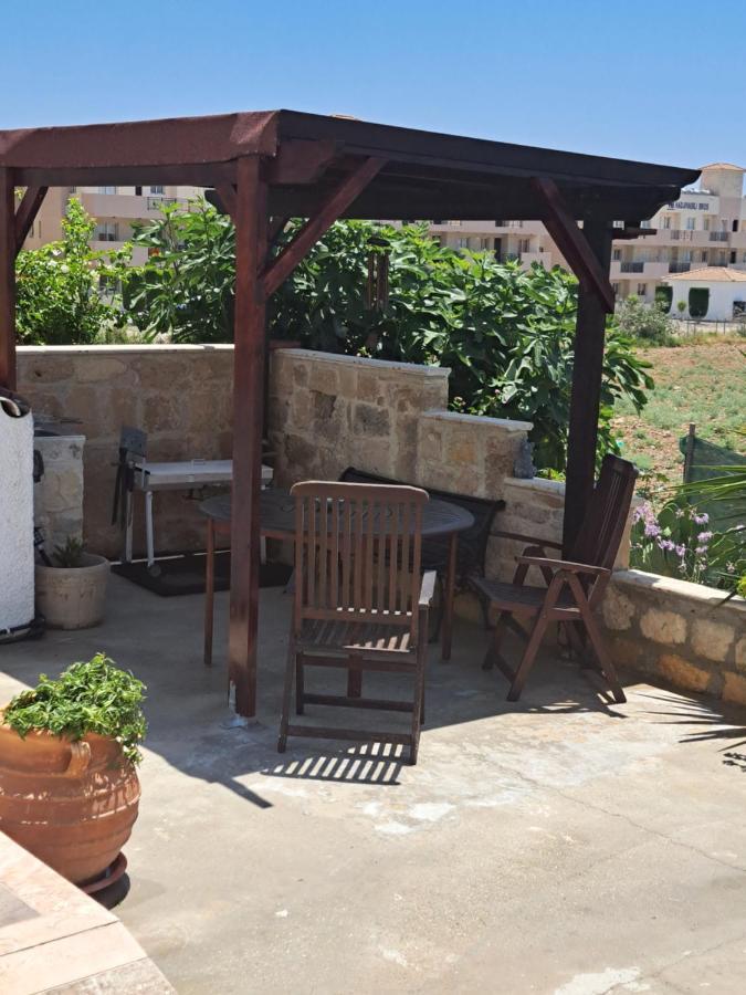 Peaceful Townhouse With Private Pool Near The Sea Apartment Пафос Екстериор снимка