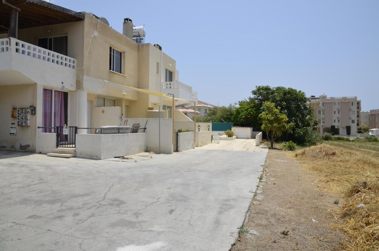 Peaceful Townhouse With Private Pool Near The Sea Apartment Пафос Екстериор снимка